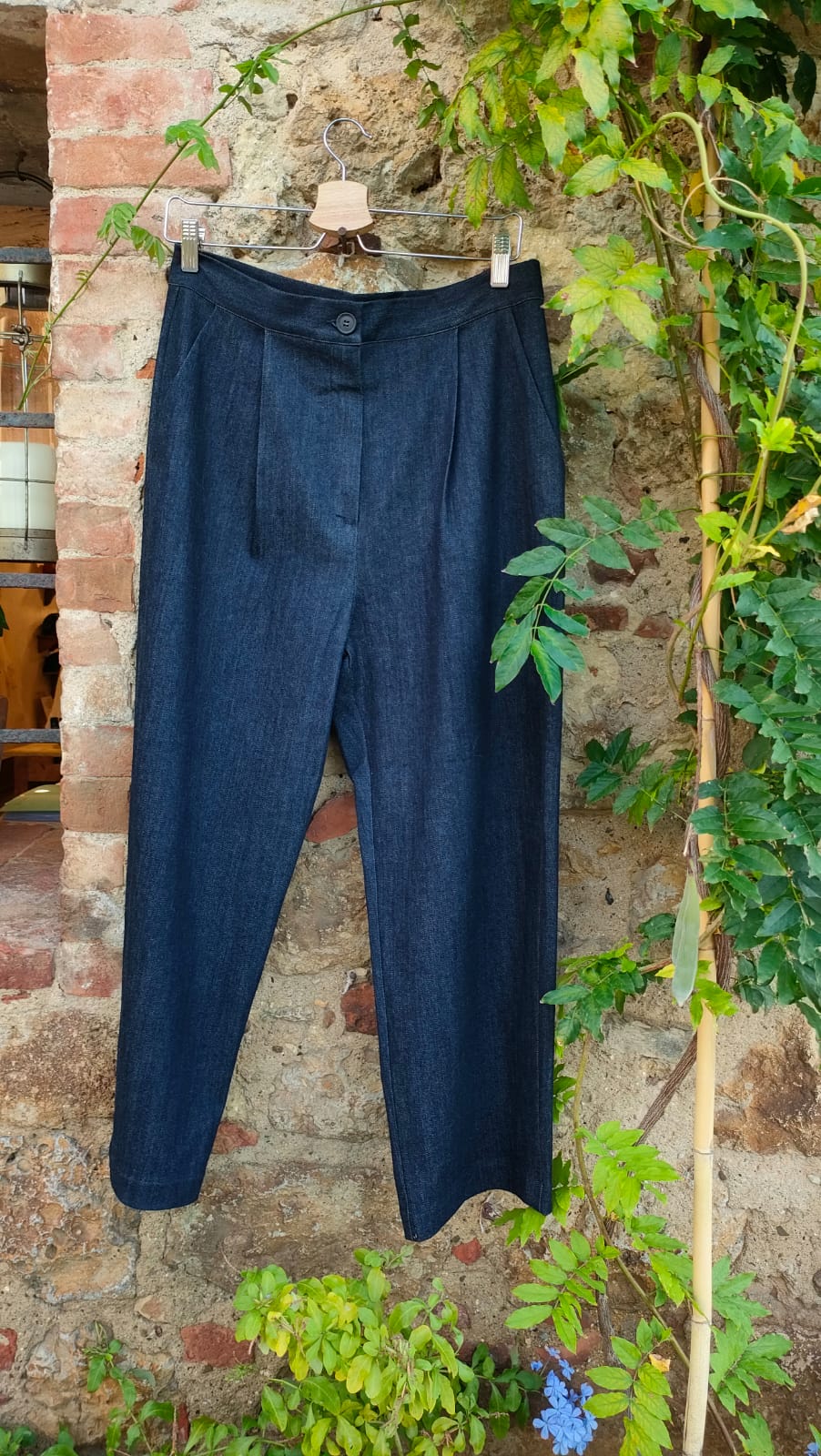 Pantalone denim con pinces